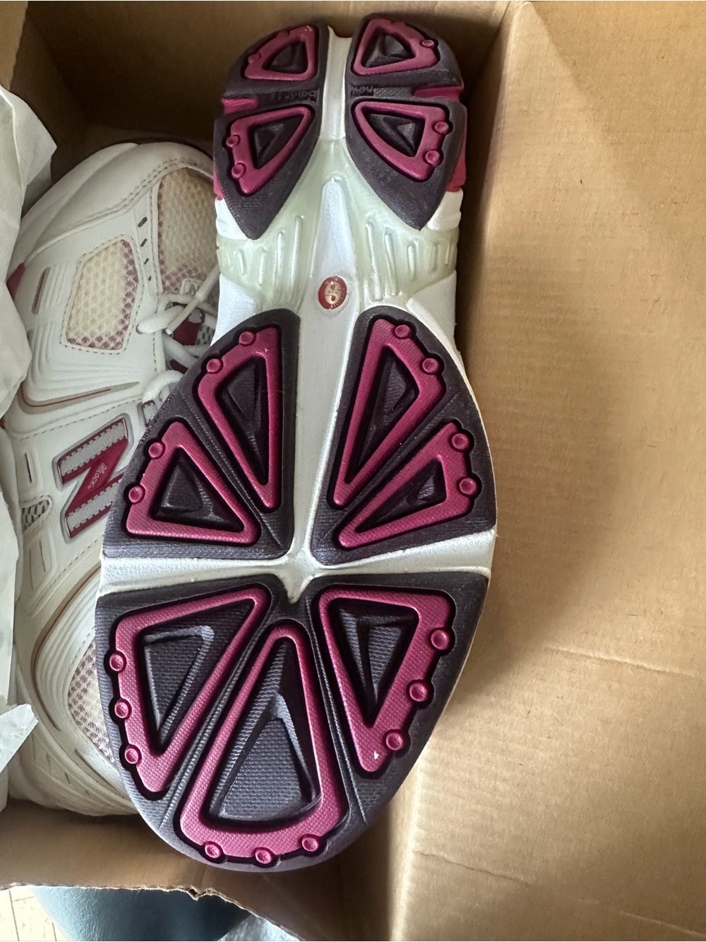 NIB- New Balance 716 Breast Cancer Awareness Sneakers - Women's Size 8 - Picture 9 of 9